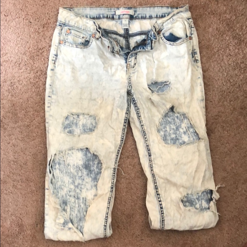 Refuge distressed jeans size 8